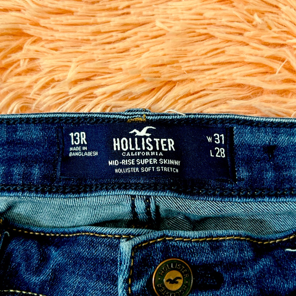Mid Rise super Skinny Hollister Jeans!